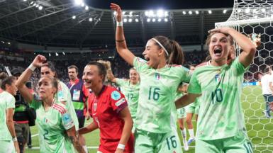 Italy celebrate after reaching the semi-finals of Euro 2025 with victory over Norway